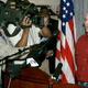 El hermano de Wells, John, hablando para los medios tras el anuncio de la fiscalía en el 2007. AP Images